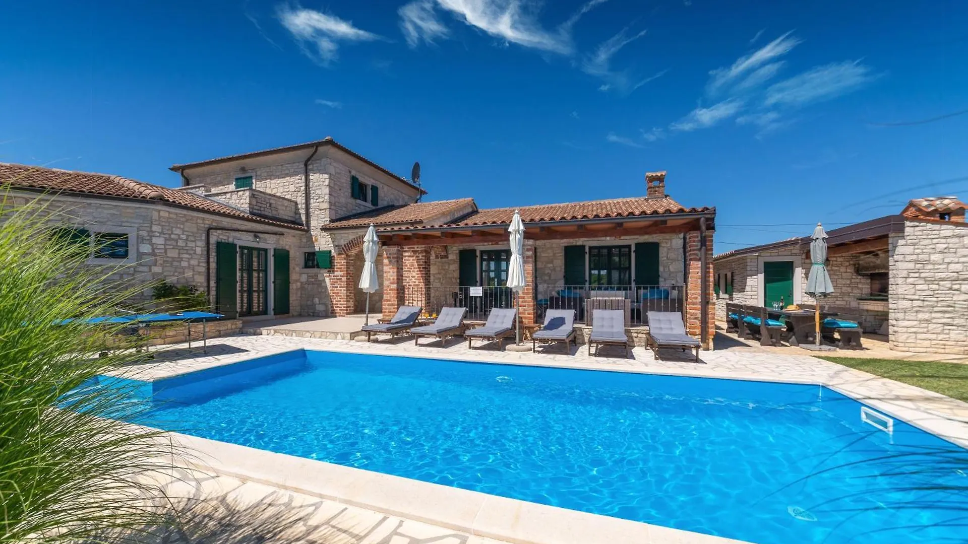 Landhausvilla Mit Panoramablick Und Garten Baldaši