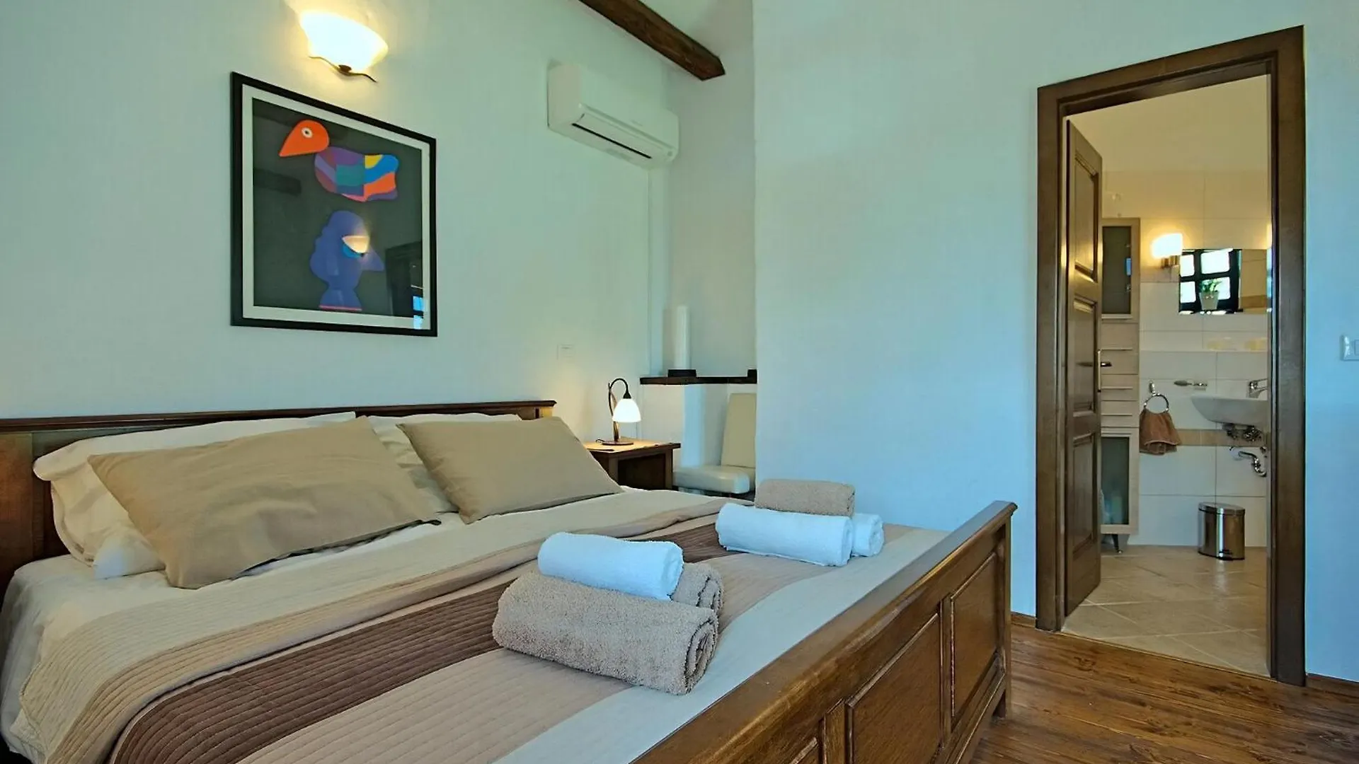 Landhausvilla Mit Panoramablick Und Garten Baldaši